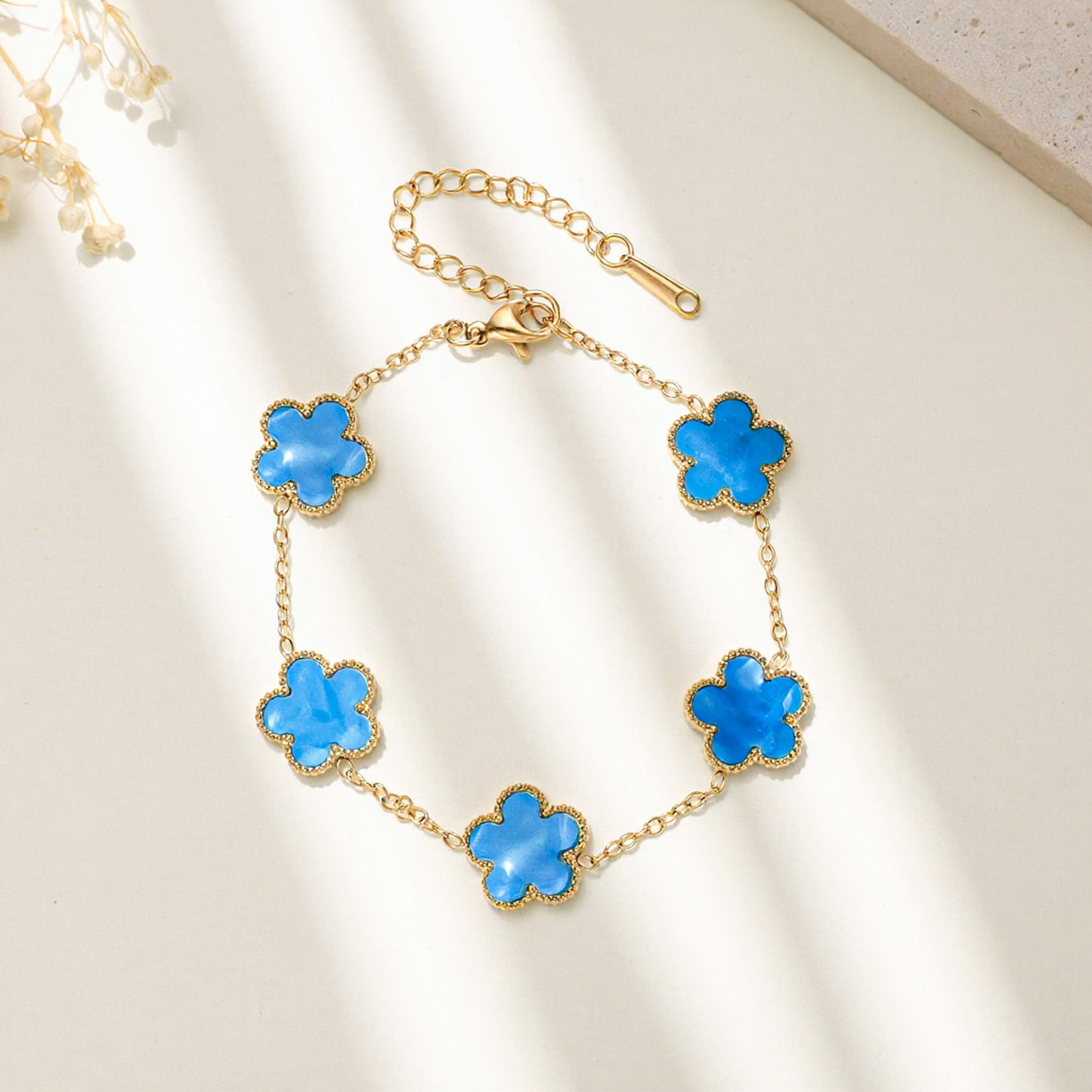 Women's Steel Gold-plated Parthenocissus Grass Plaid Fashion Simple Light Bracelet