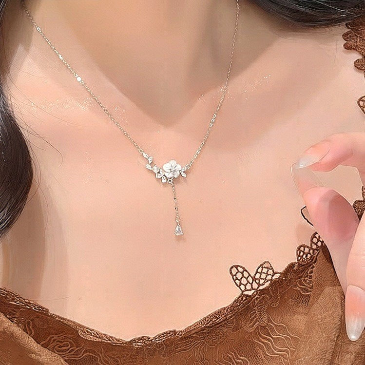 Women's Exquisite Light Luxury High-grade Korean Style Fashion Personality Necklaces