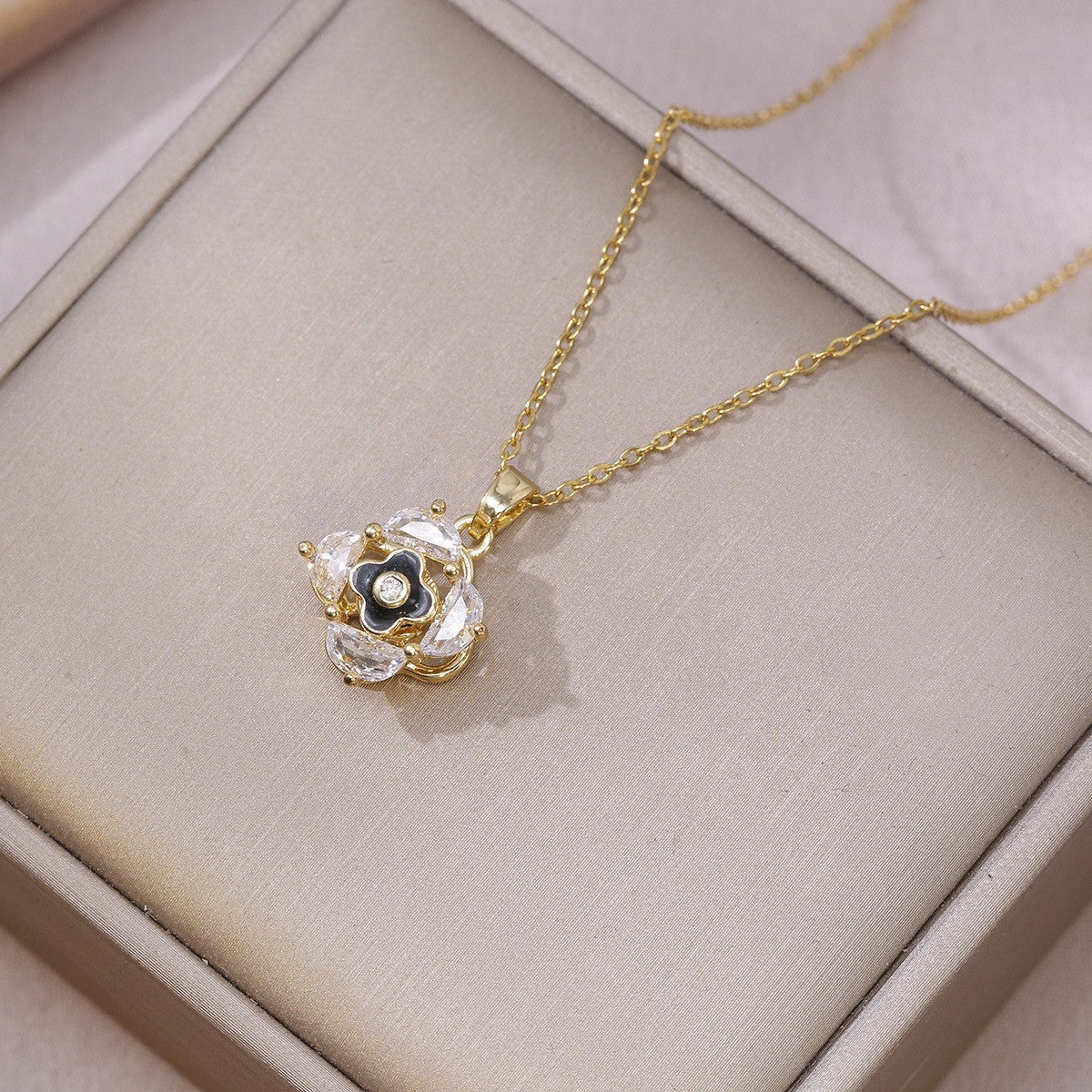 Female Minority Fashion Design Rotating Bauhinia Zircon Flower Necklace