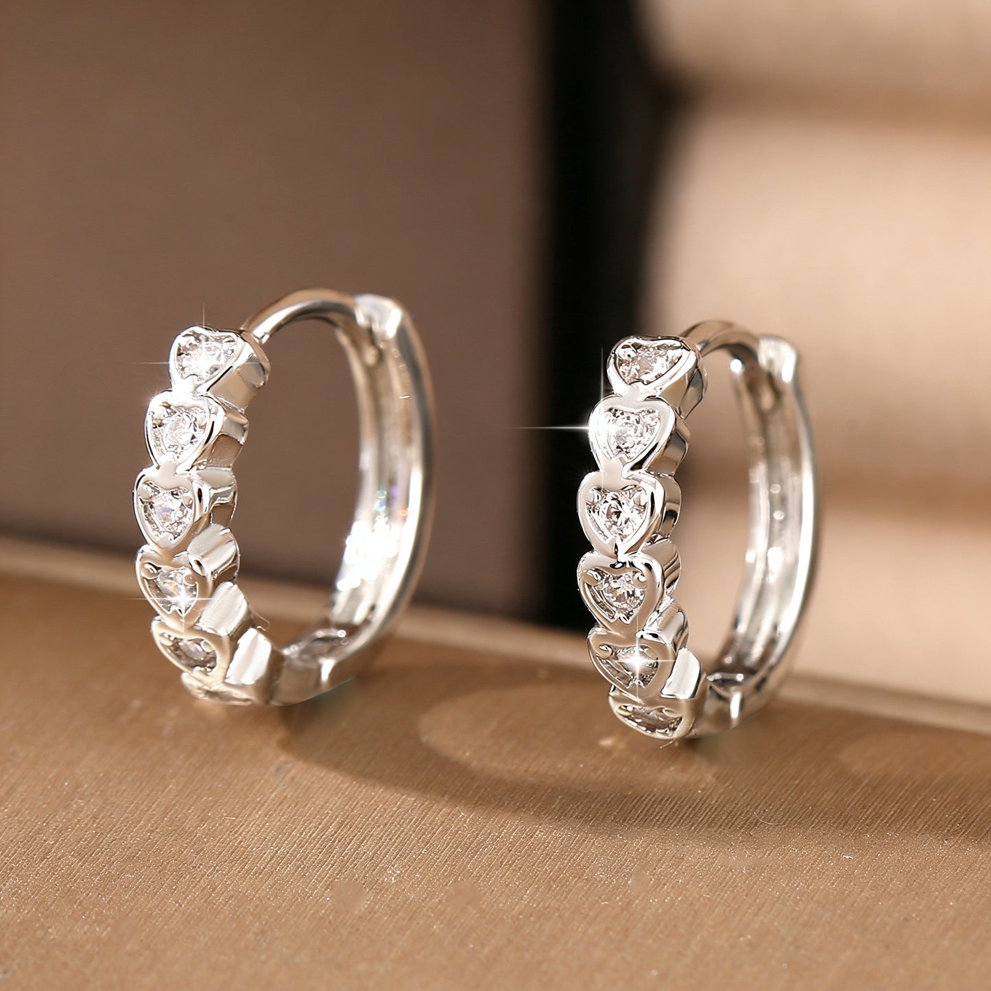 Gang Drill Shiny Zircon Heart-shaped Row Inlaid Sweet Feeling Full Ear Buckle