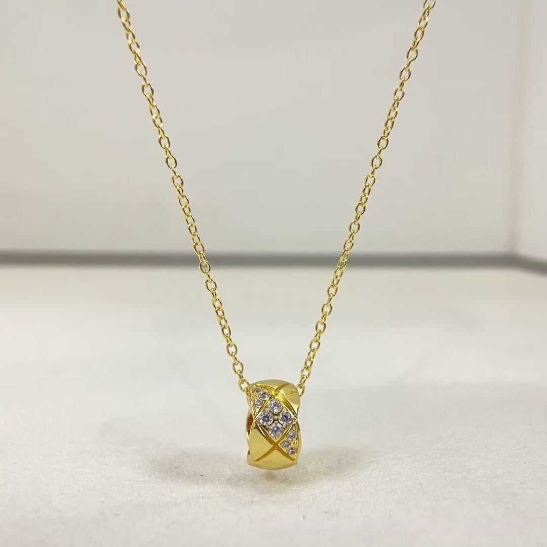 V Gold High Quality Classic Style Diamond Small Golden Necklace