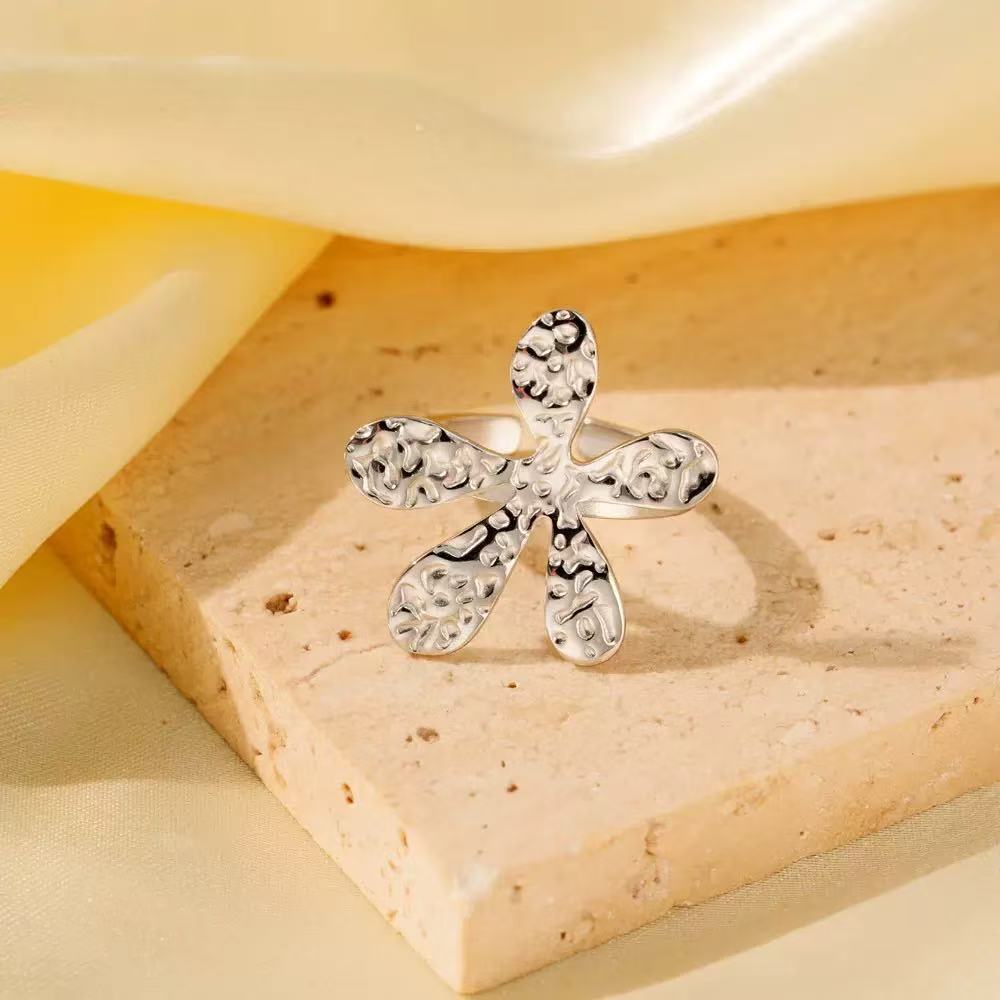Style Flower Titanium Steel Female Personality Stylish Round Thread Gold Ring