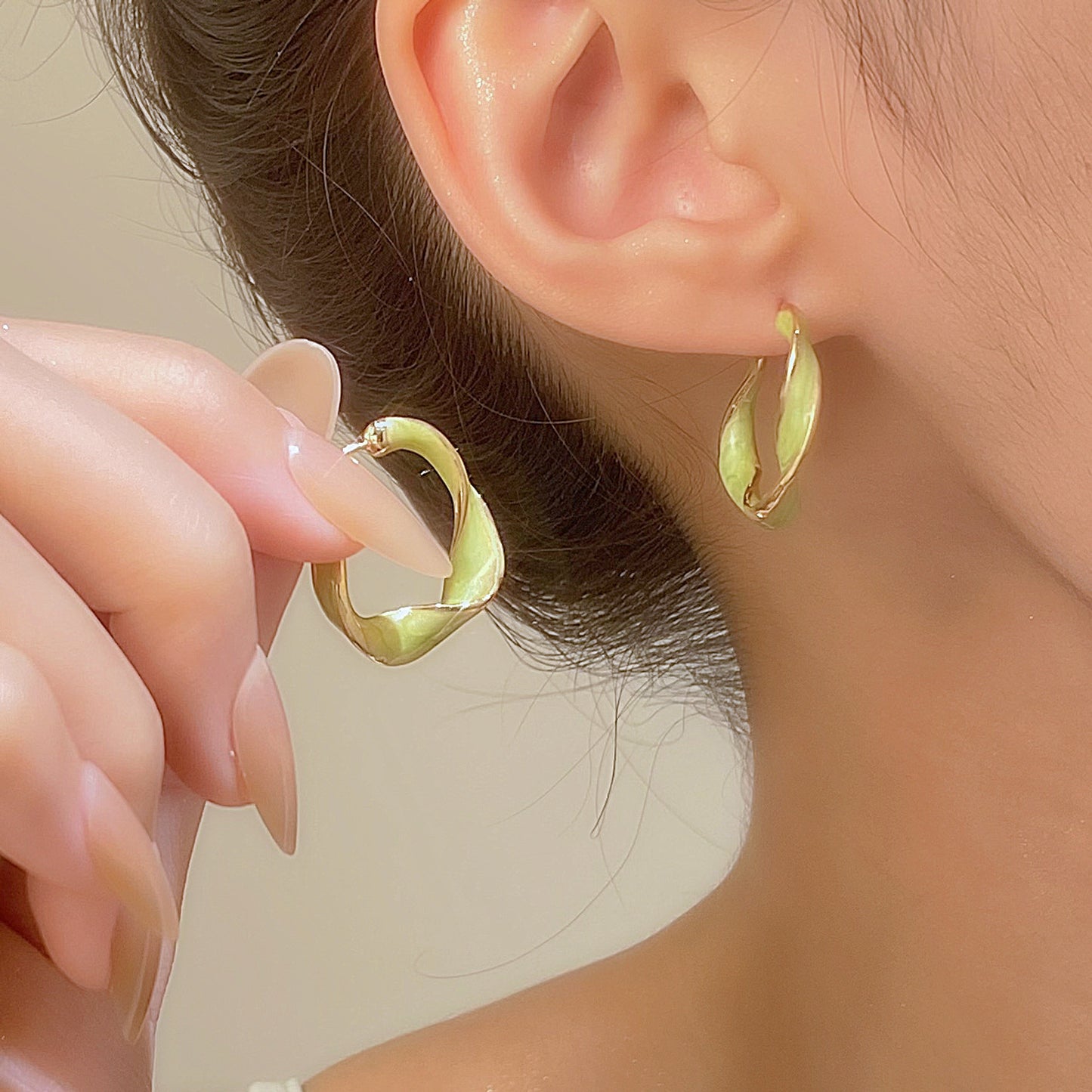 Women's Ruffled Oil Dripping Pleated Ear Cream Sweet Style Flower Enamel Stud Earrings