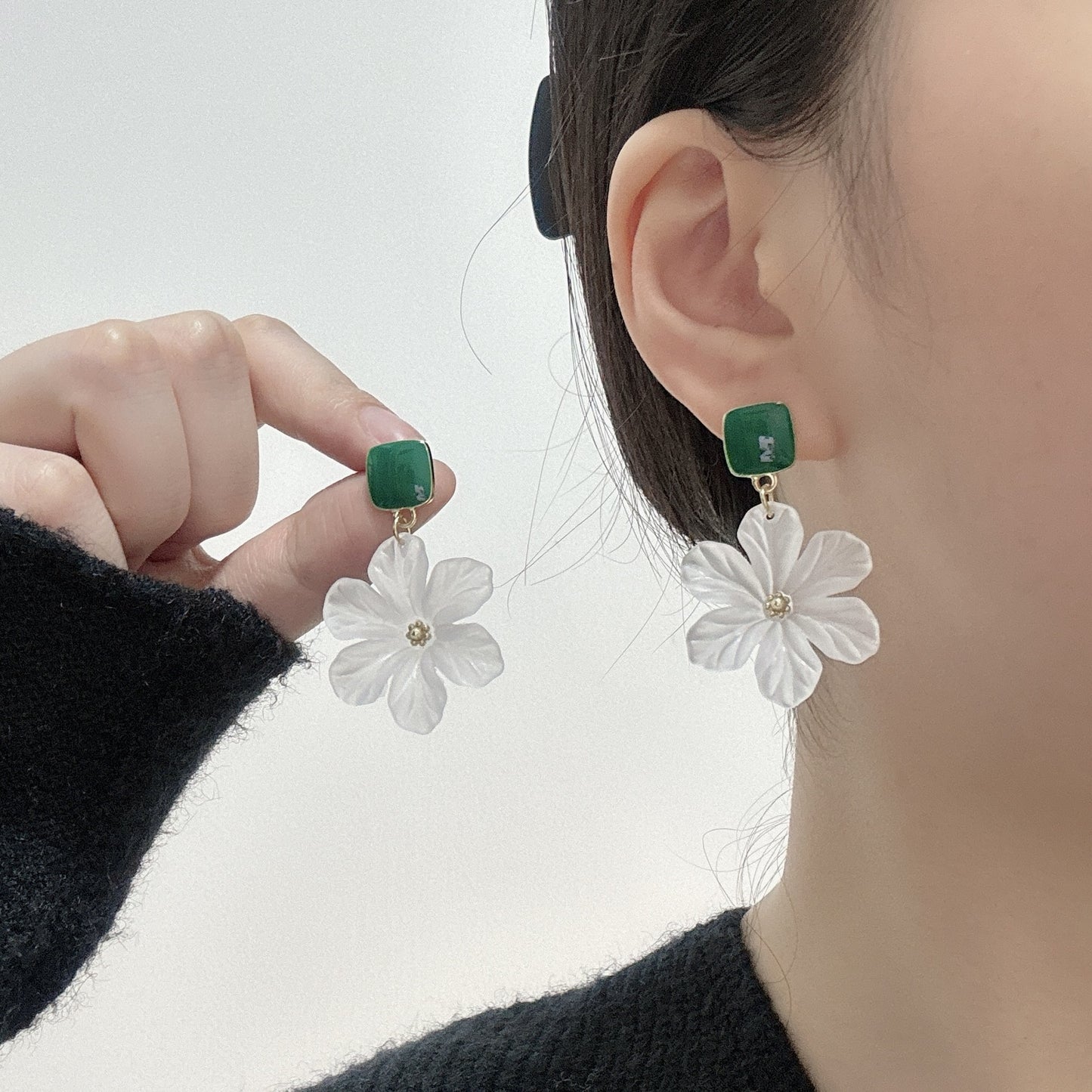 Women's Acrylic Flower Niche Design Trendy High-grade Sweet Mori Ear Earrings