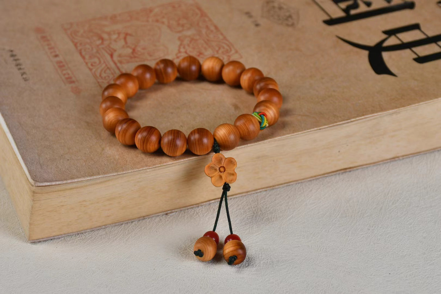Women's & Men's Arborvitae Lightning Transparent Buddha Beads Live Studio Drainage Temple Bracelet