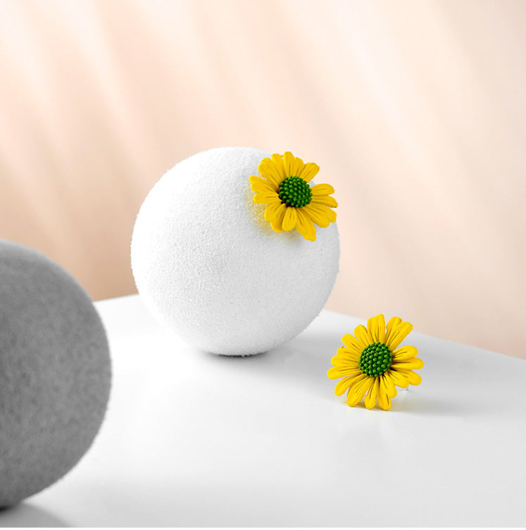 Cute Little Daisy Ear Temperament Live Streaming Stud Earrings