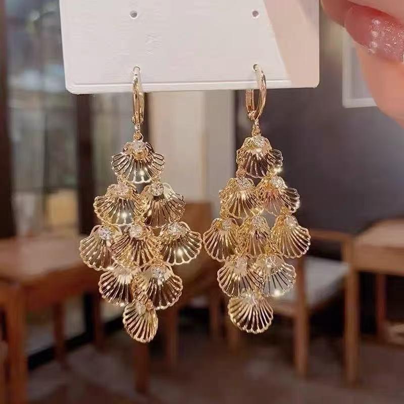 Women's Vacation Style Petal Fringed Retro Elegant Earrings