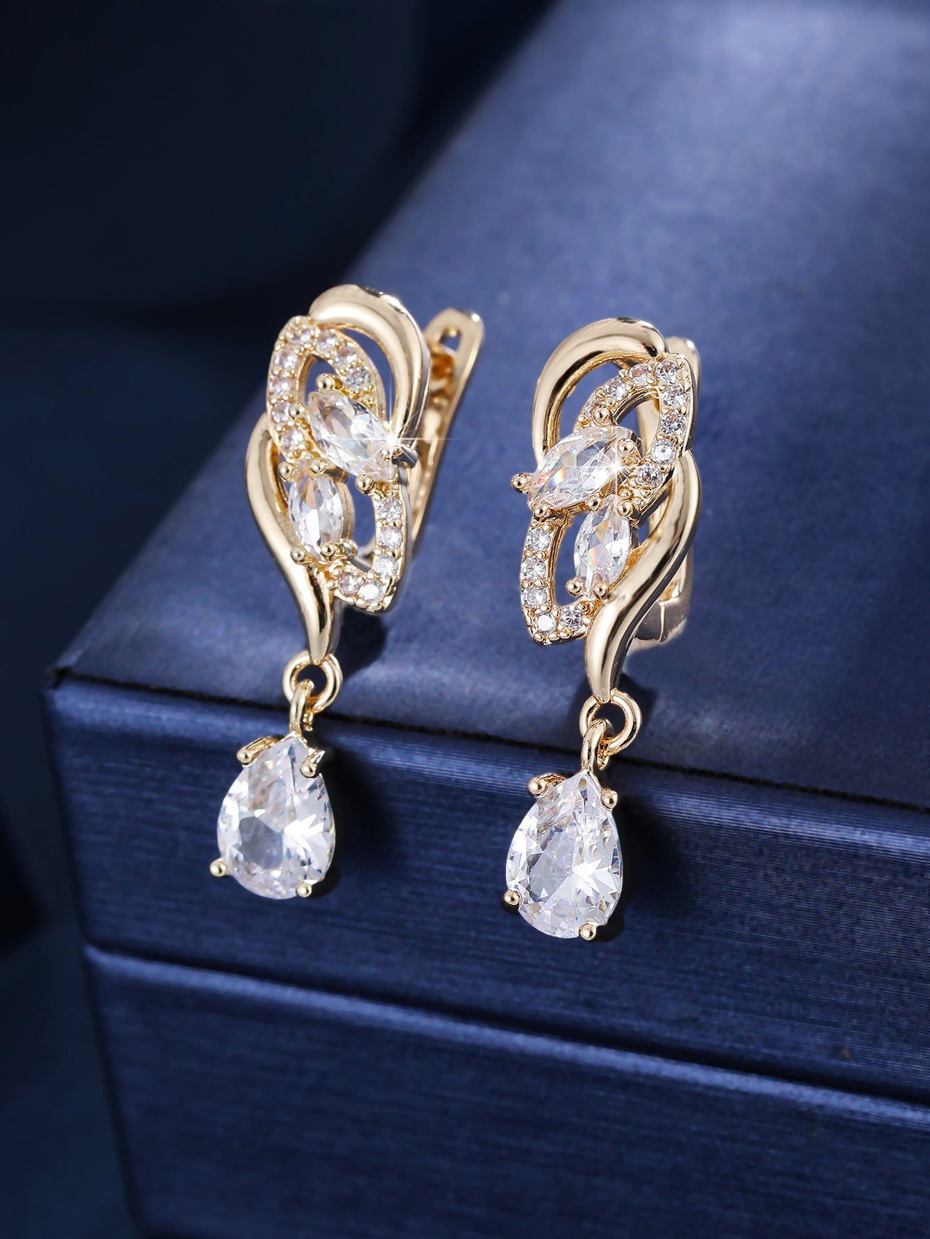 Women's Gorgeous Water Drop Full Inlaid Clip Ear Buckle