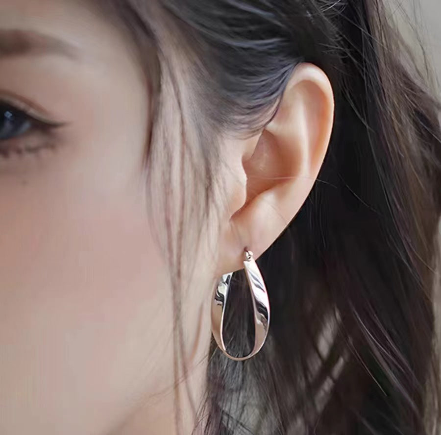 Women's Style High-grade Large Hoop Light Luxury Ear Clip Earrings