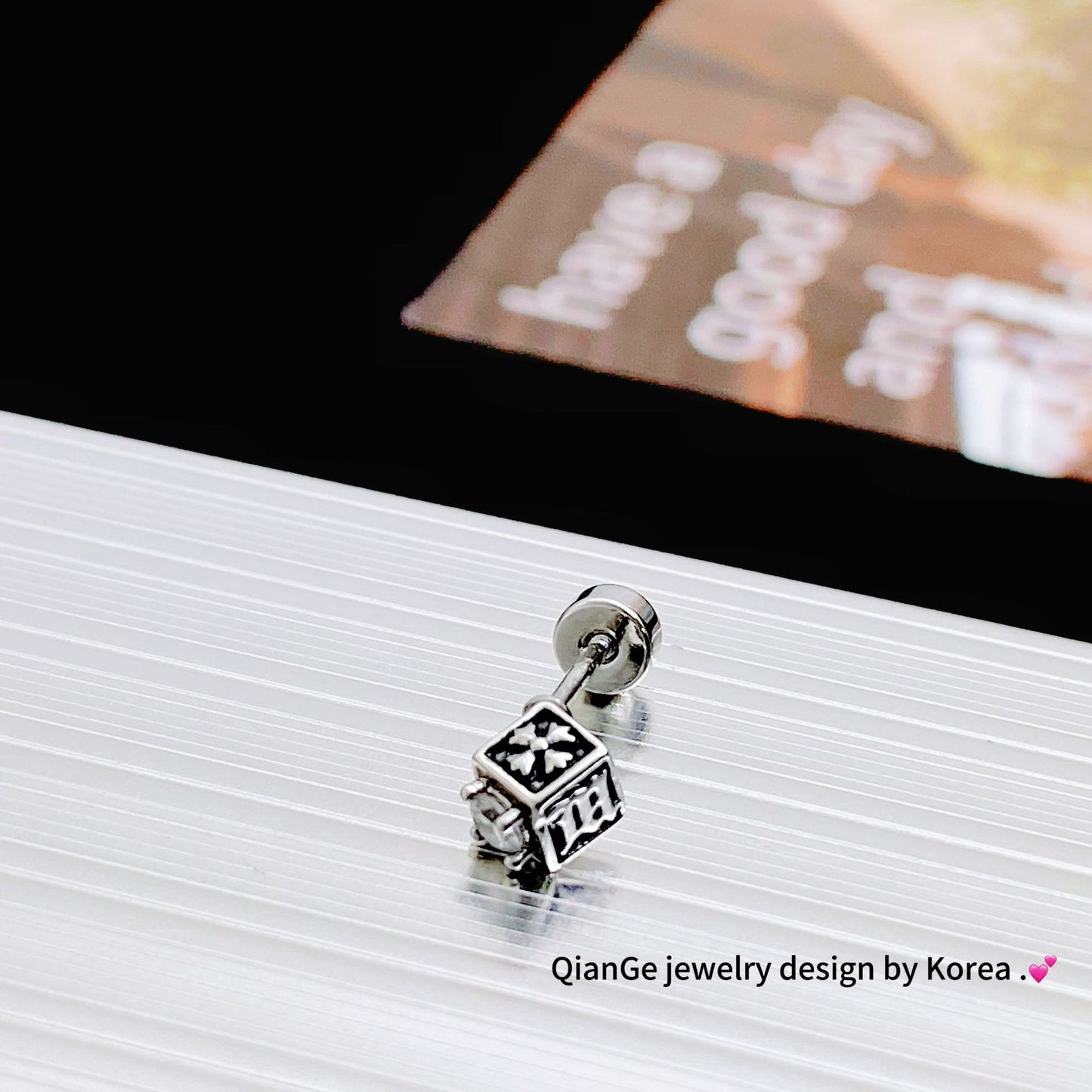Unisex Style Personalized Hip Hop Pattern Single Ear Bone Screw Stud Earrings
