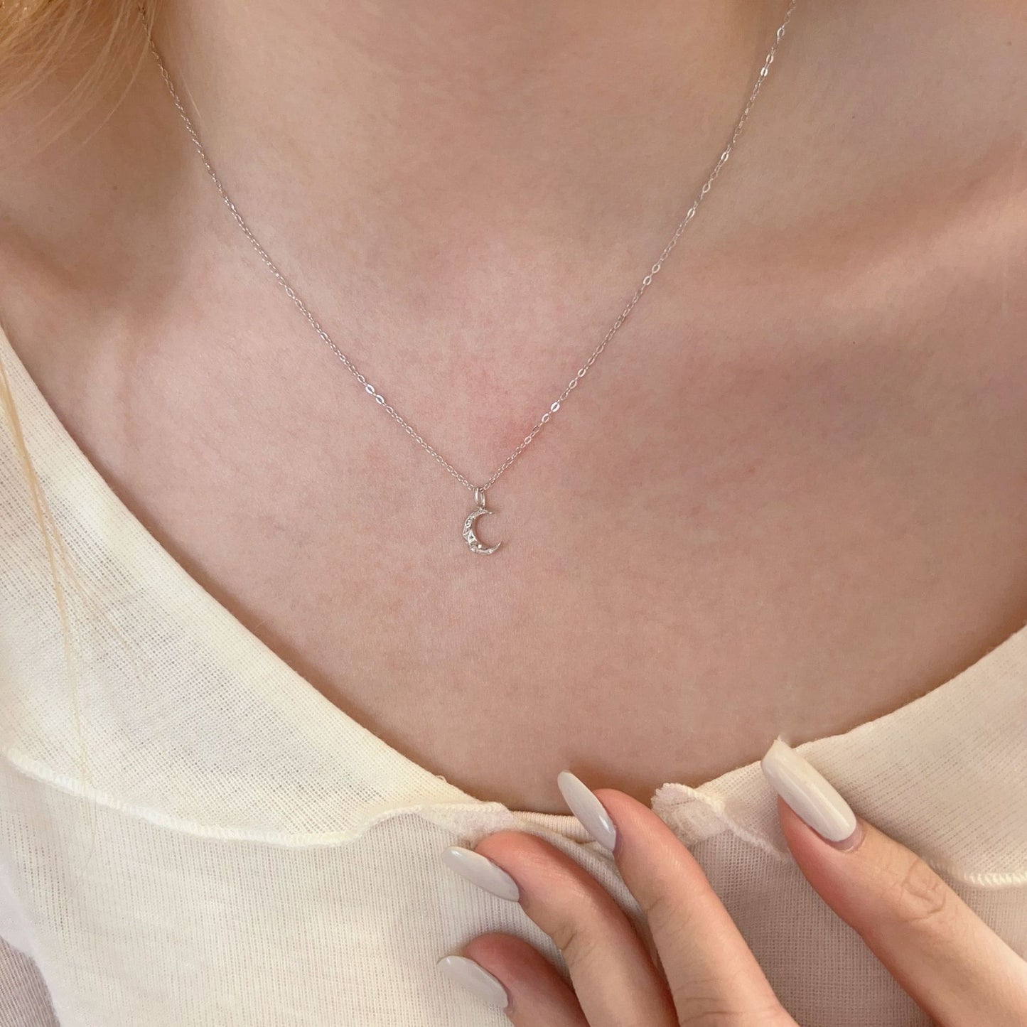 Women's Simple Style Daily High-grade Clavicle Chain Fashion Small Necklace