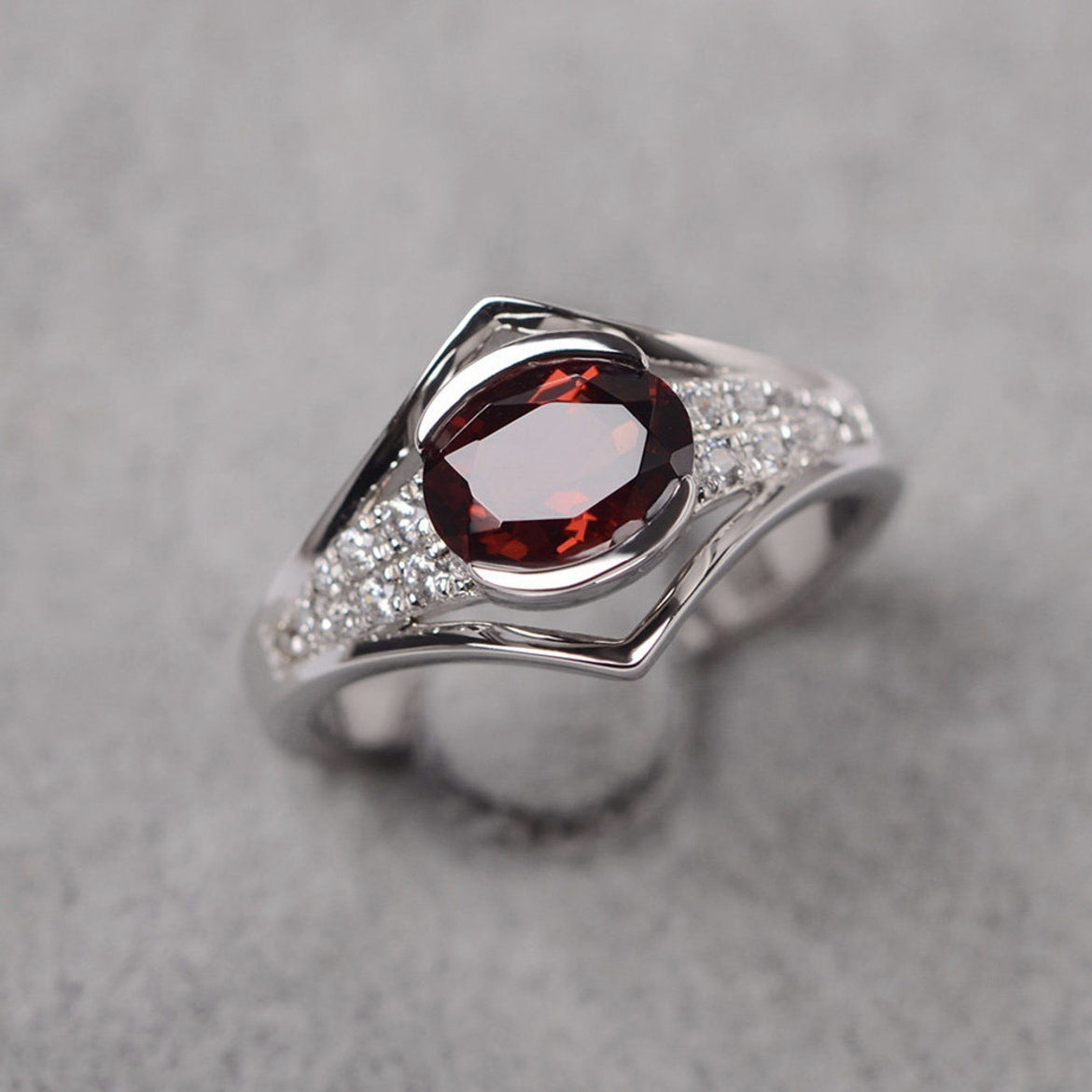 Women's Pomegranate Red Zircon Simple Fashion Hand Ring
