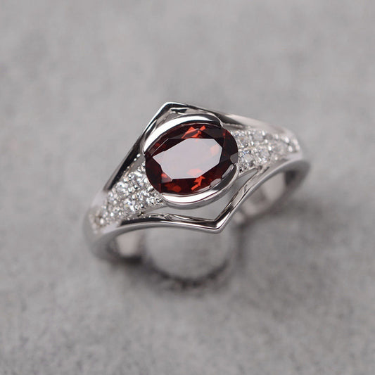 Women's Pomegranate Red Zircon Simple Fashion Hand Ring