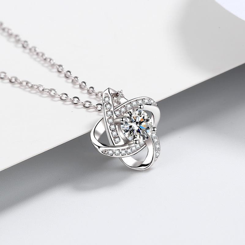 Clover Female Light Luxury Minority Design Clavicle Necklace