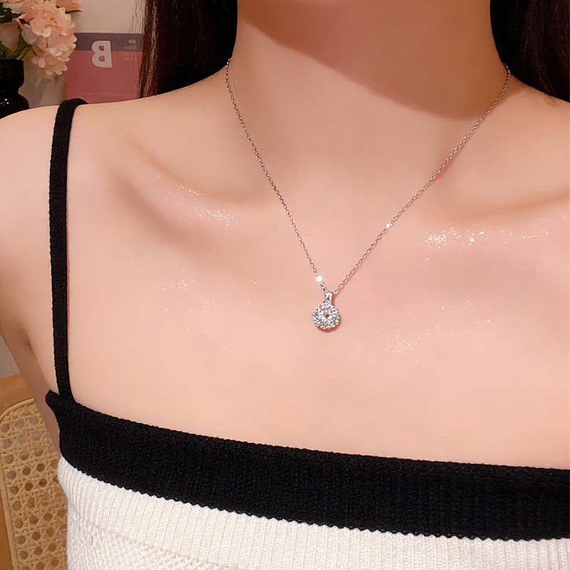 High-grade Flash Zircon Female Korean Style Light Luxury Minority Clavicle Necklace
