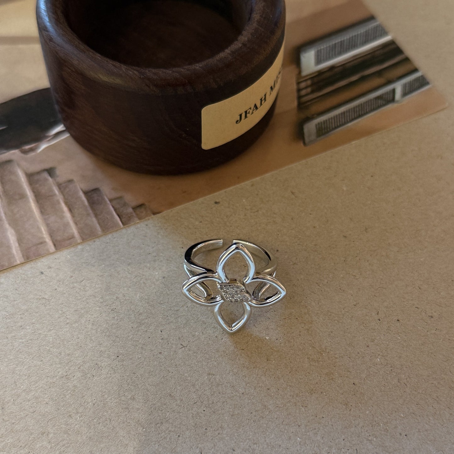 Women's Plated Hollow Flower Korean Style Elegant High-grade Light Luxury Commute Ring