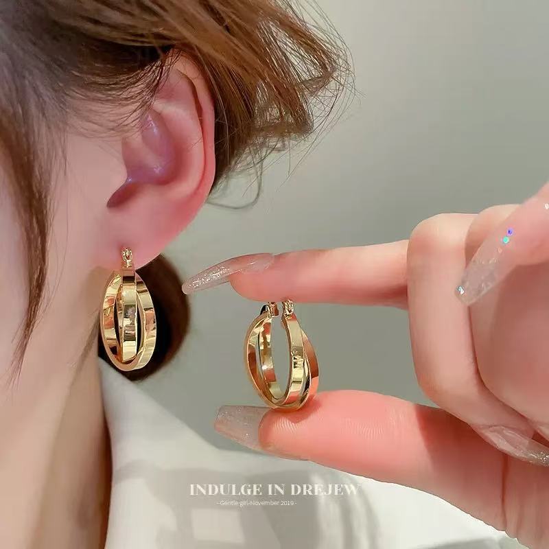 Women's Exaggerated Geometry Metal Circle Tassel Light Luxury High-grade Elegant Ear Earrings