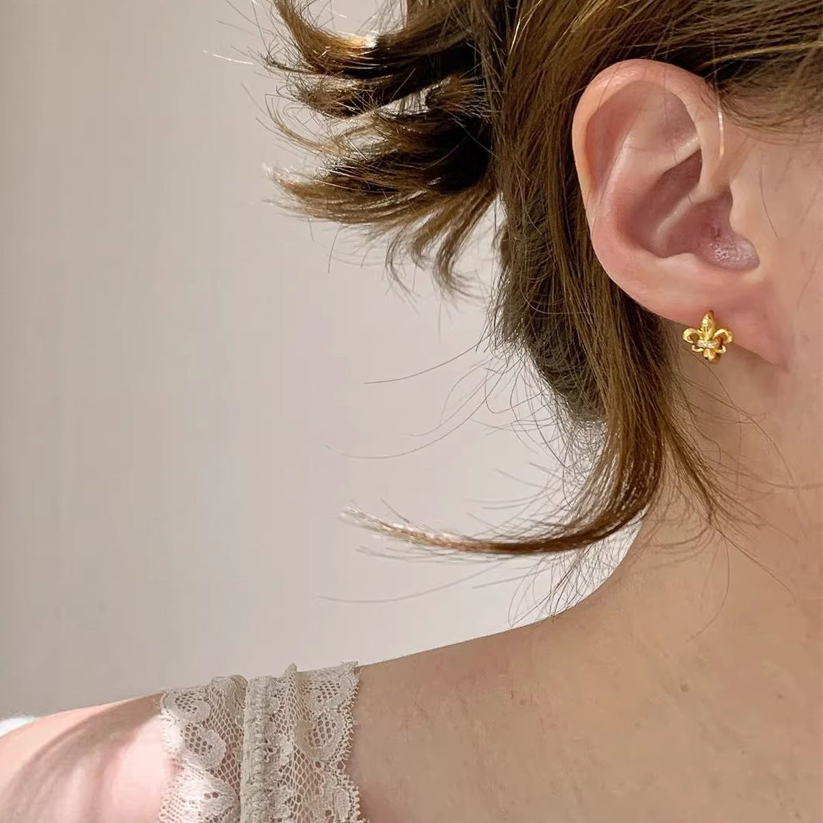 Style Classical Inlaid Zirconium Flower-de-luce Earclip Small Exquisite Unique Beautiful Earrings