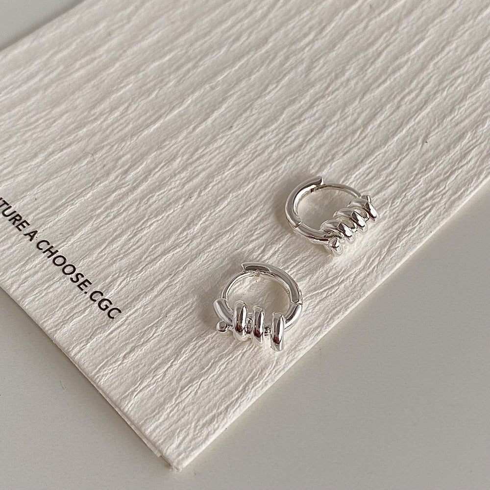 Women's Small Simple Hollow Pearl High-grade Refined Stud Earrings