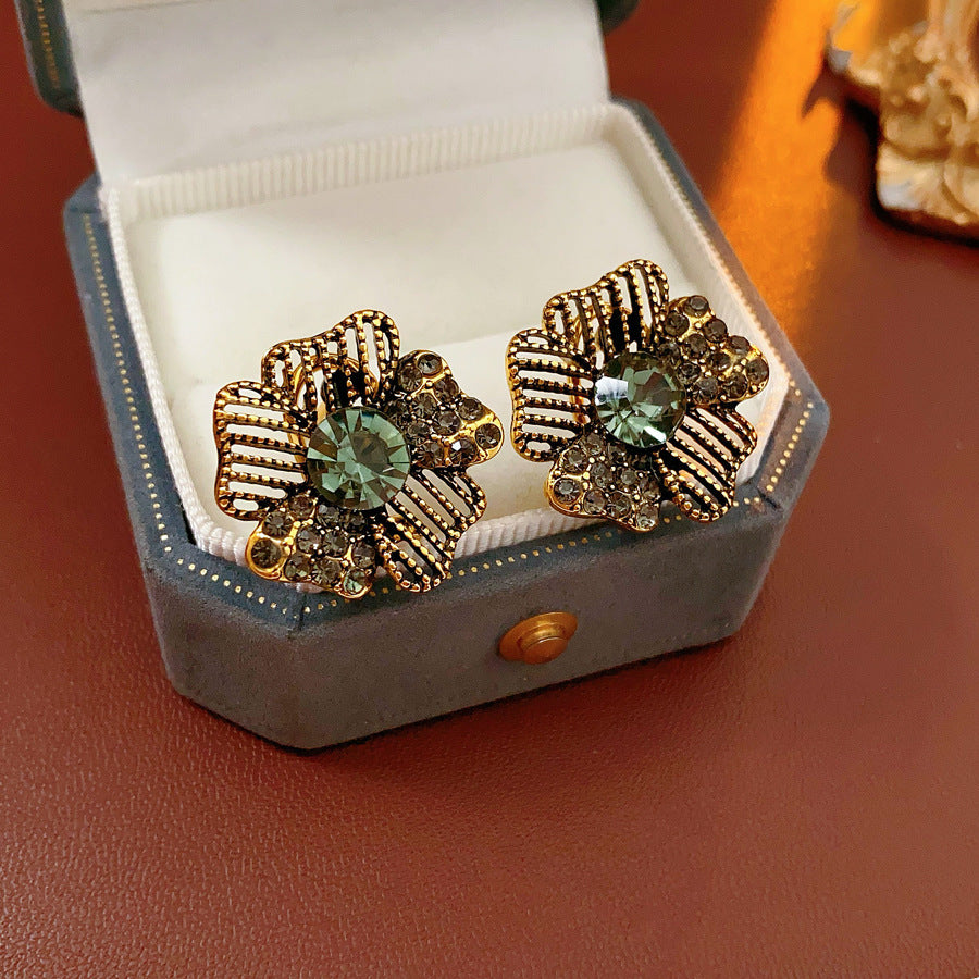 Women's Sier Needle Zircon Spiral Texture Retro Pendants