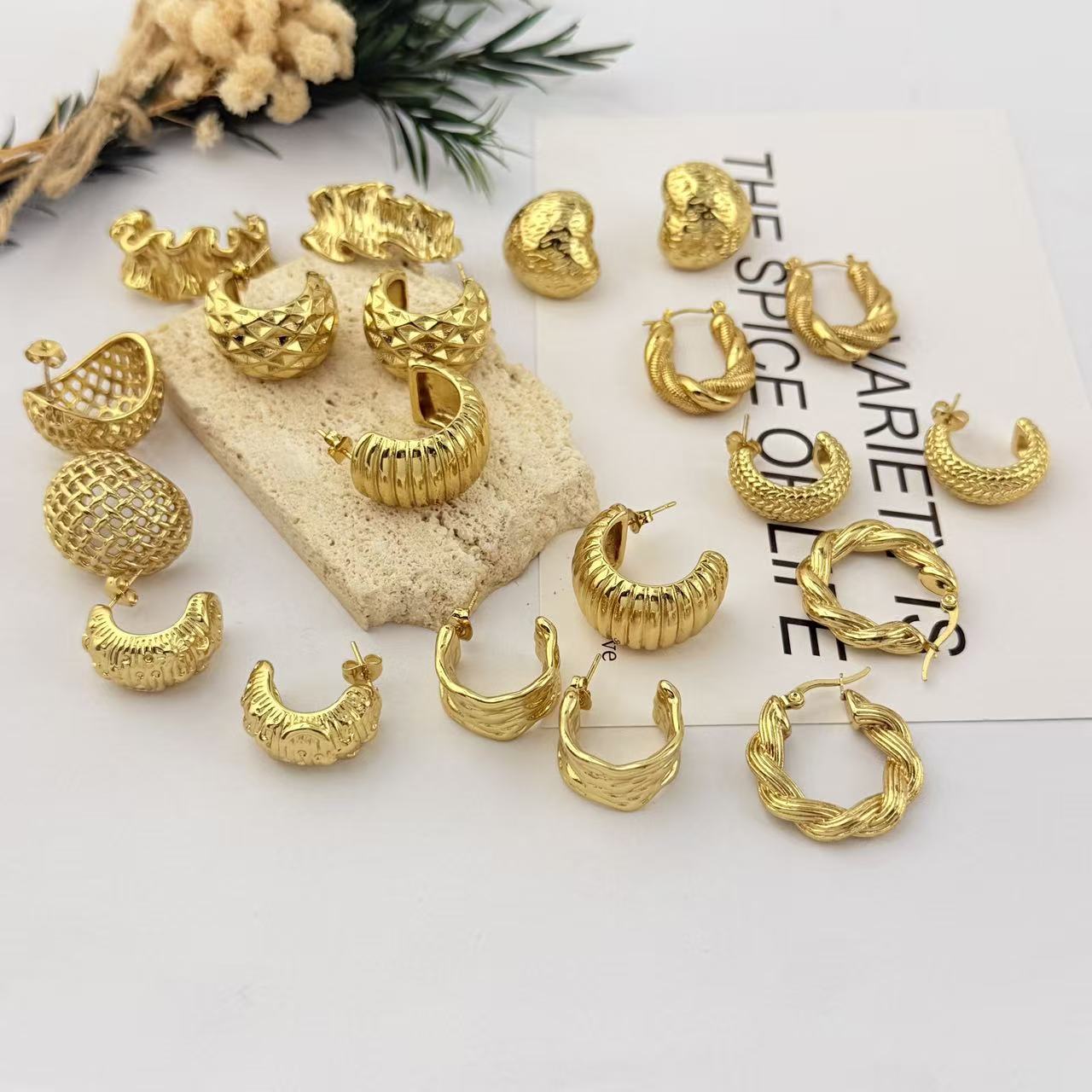 Twist Pleated Design Shaped Fashion Commuter Style Simple Versatile Elegant Earrings