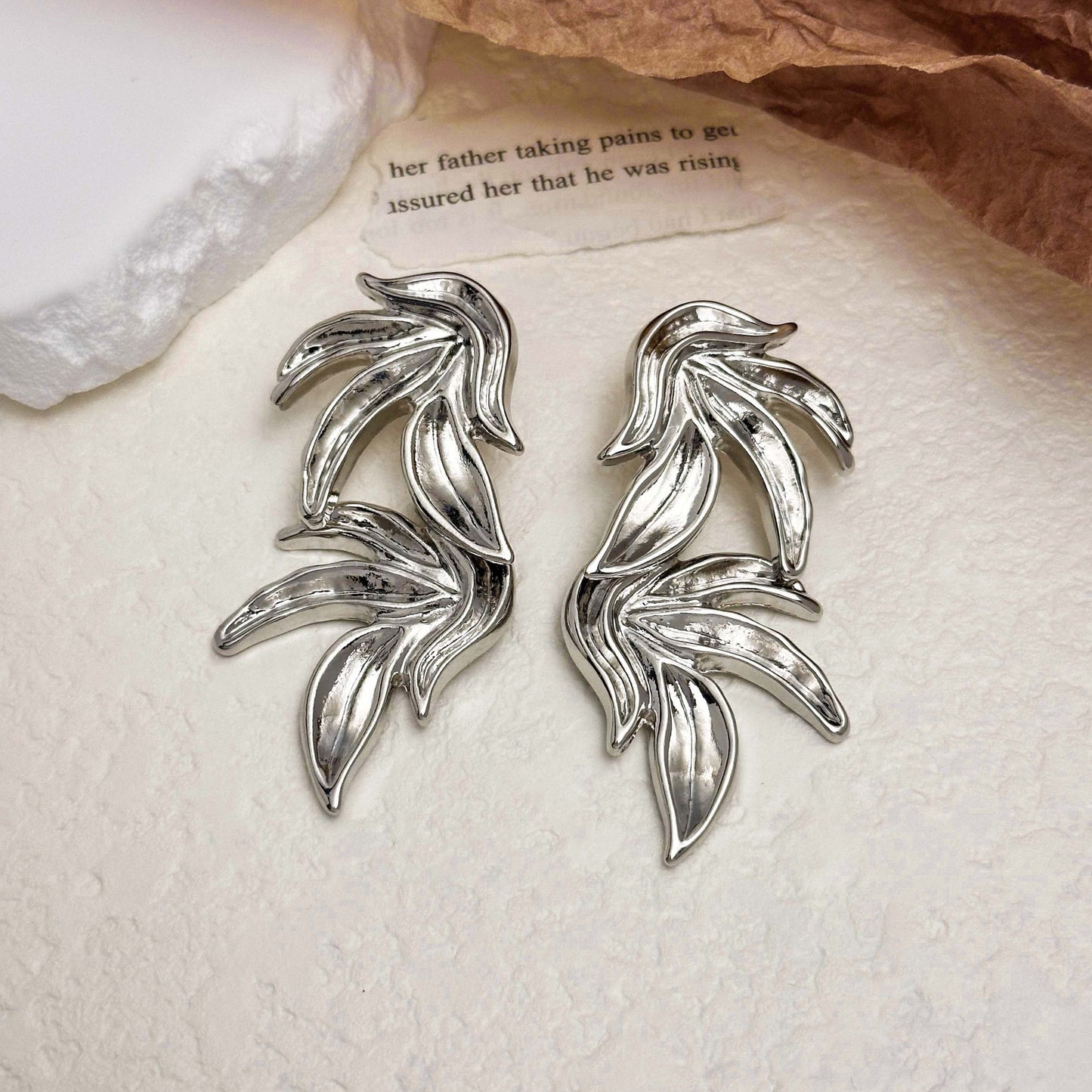 Fashionable Metal Texture Light Luxury Simple Earrings