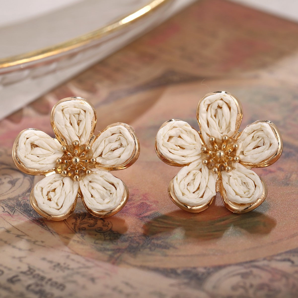 Raffia Flower Small Fashion Hand-woven Simple Earrings