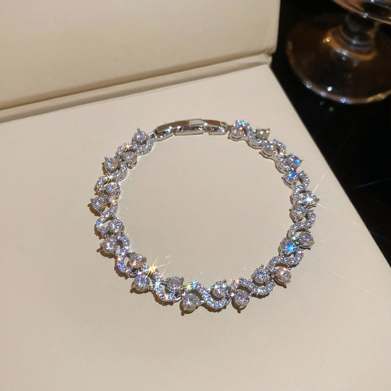 With Diamond Round Exquisite Fashion Retro Unique Design Light Luxury Bracelets