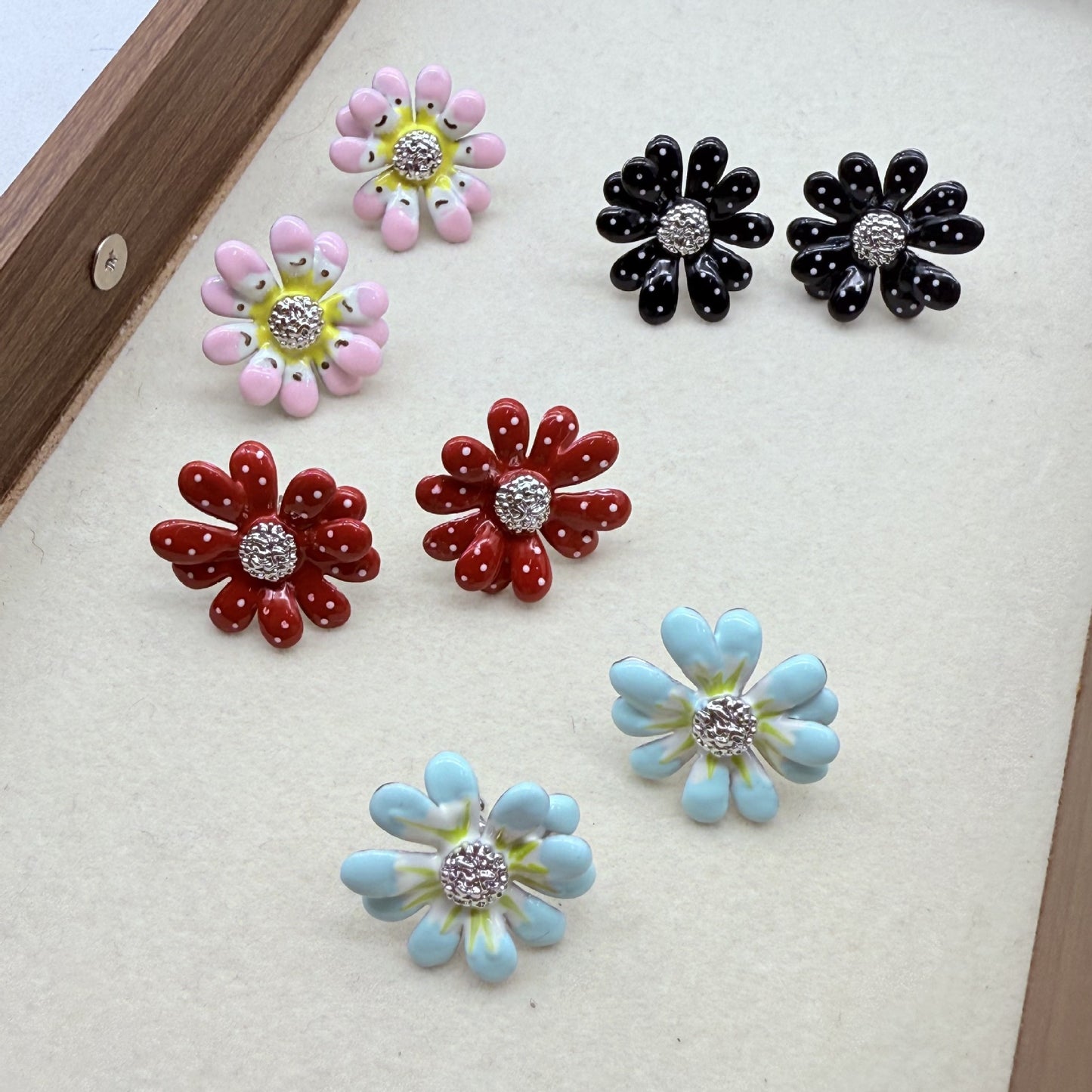 Daisy Female Niche Design Dopamine Color Elegant Earrings