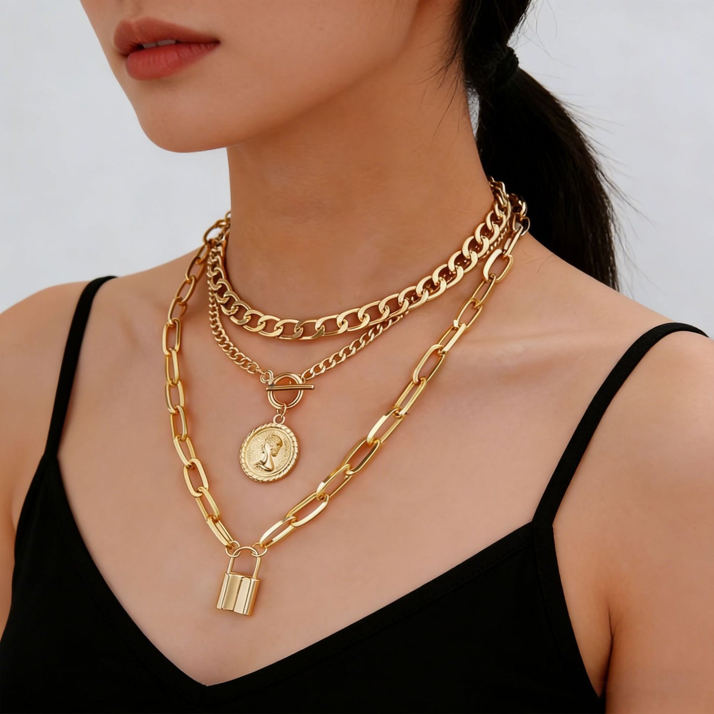 Women's Light Luxury Minority Elegant Embossed Round Necklace