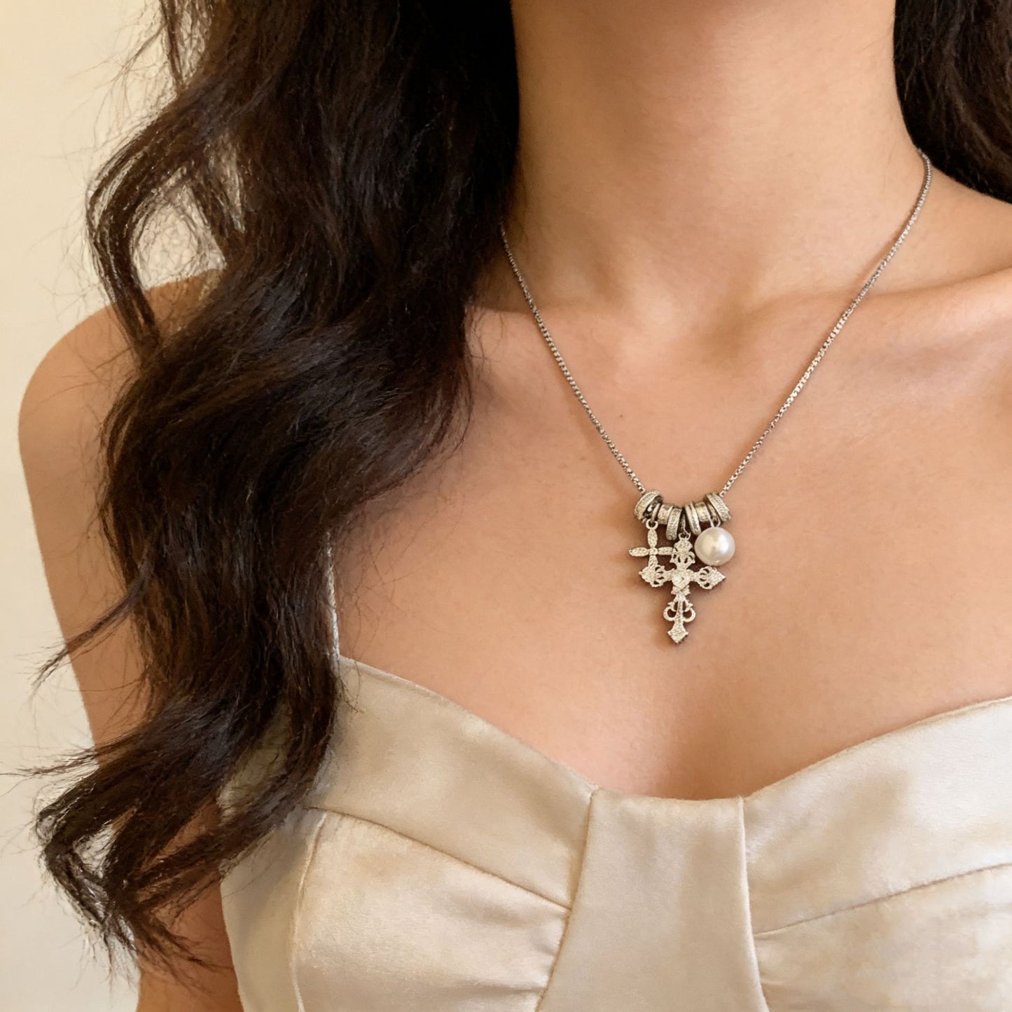 Women's Iris Cross For Design High-grade Clavicle Chain Necklaces