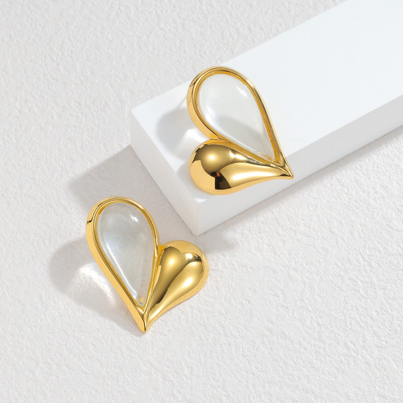 Women's Contrast Color Love Heart Gold Minority Fashion Stud Earrings