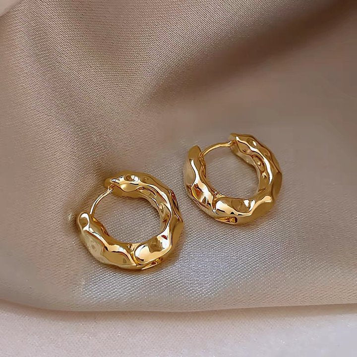 Charming Women's Bow Pearl Light Luxury Earrings
