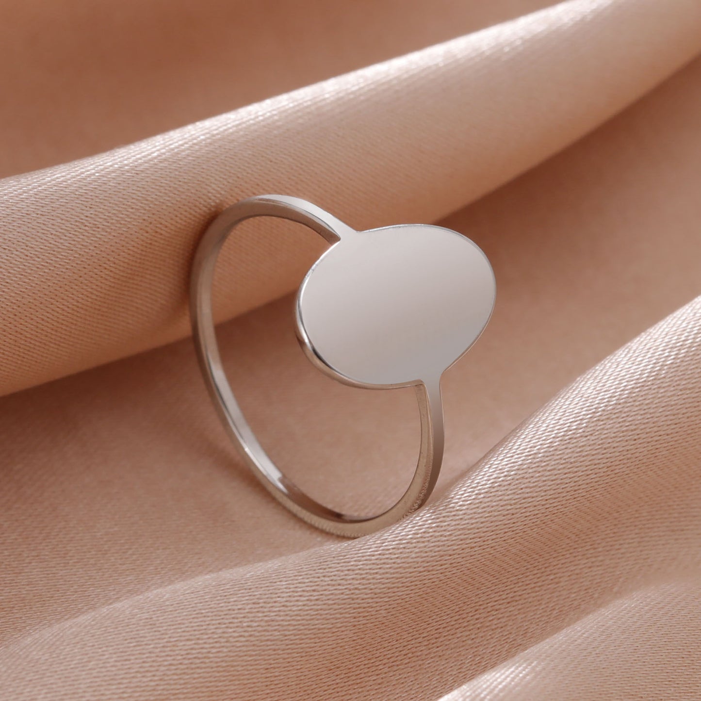 Women's & Men's Simple Personality Cutting Light Plate Oval Glossy Stainless Ring