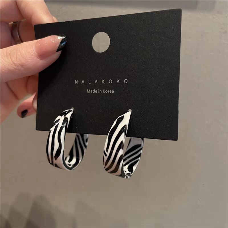 Women's White Zebra Pattern Exaggerated Round Sier Acrylic Style Ear High Earrings