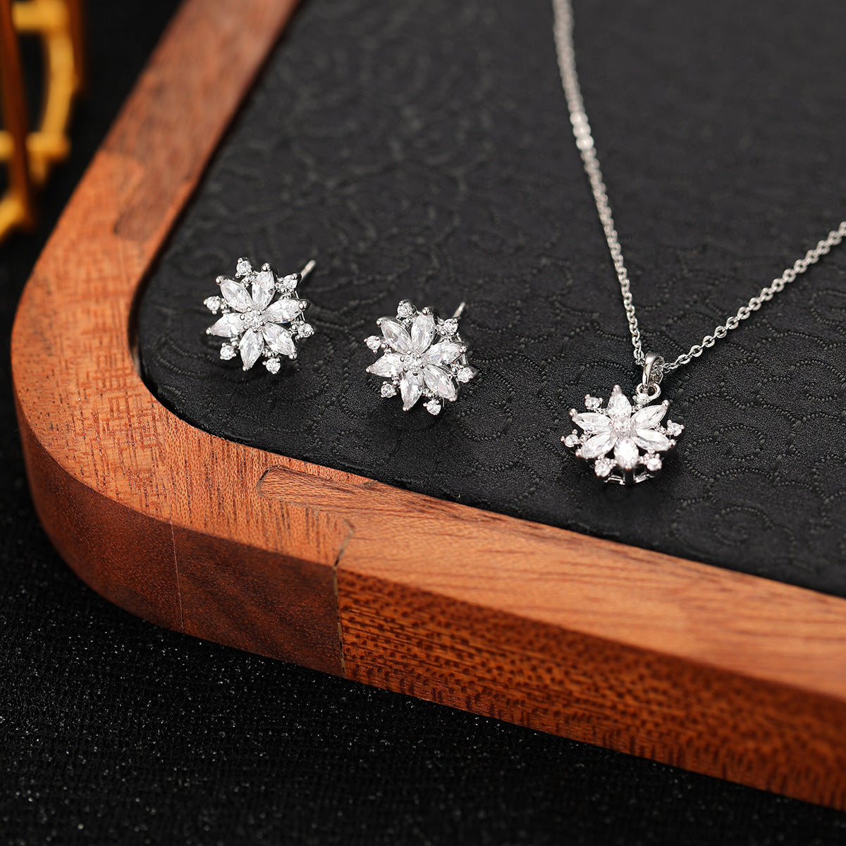 Glamorous Comfortable Two-piece Affordable Luxury Fashion Jewelry Set