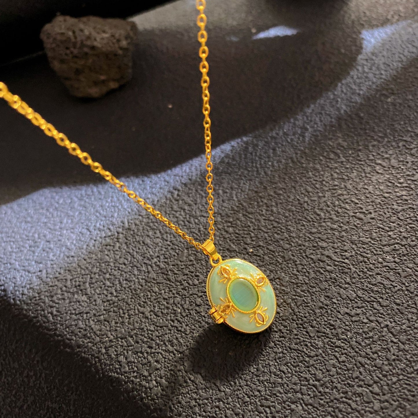 Women's Drip Glazed Box Fashion Shell Pearls Light Luxury Clavicle Pendants