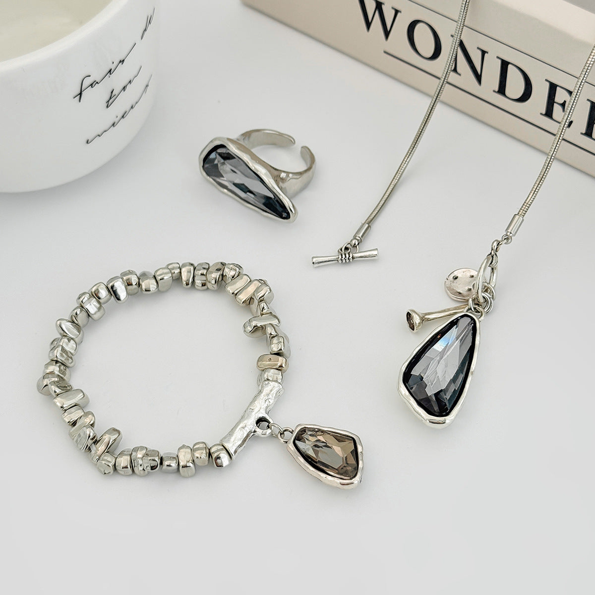 Design Sense Niche Diamond Geometric Creative Clasp Necklaces