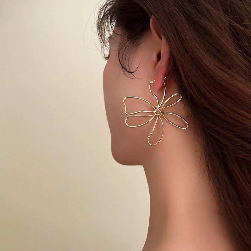 Retro Minimalist Metal Line Flower Fashion Minority Design Earrings
