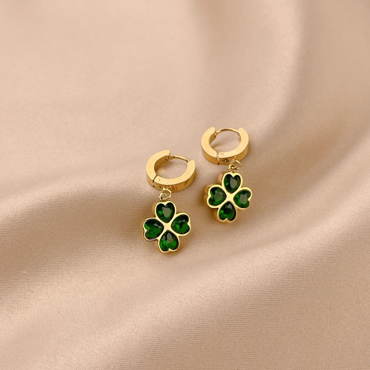 Love Heart Flowers Clip Elegant Clover Ear Buckle