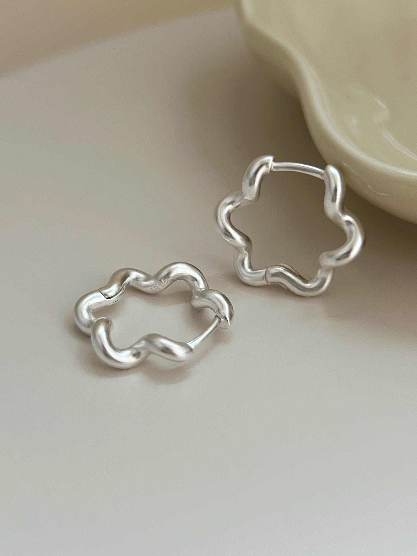 Women's & Men's Clips Design Light Luxury High-grade Minimalist Ear Buckle