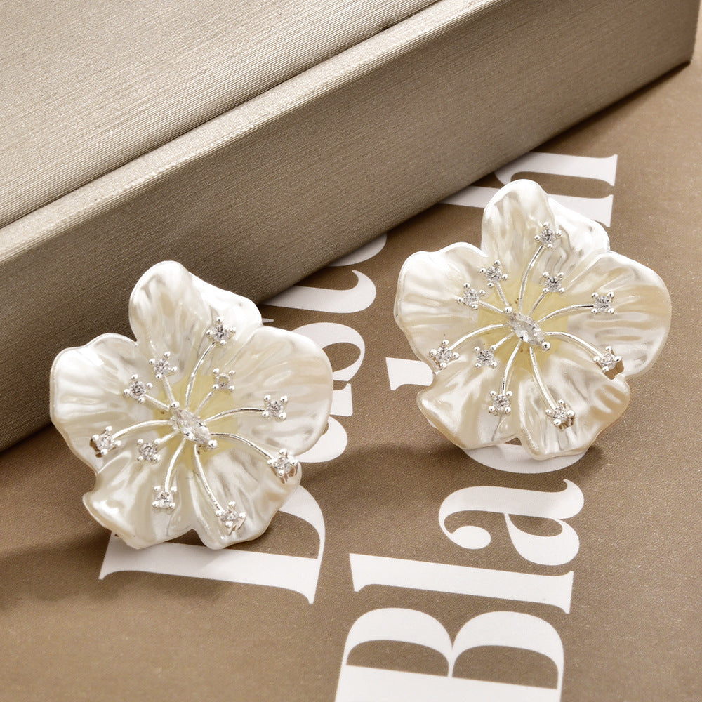 Women's Inlaid Zirconium Elegant Fresh Sweet Princess Style Fashion Peach Stud Earrings