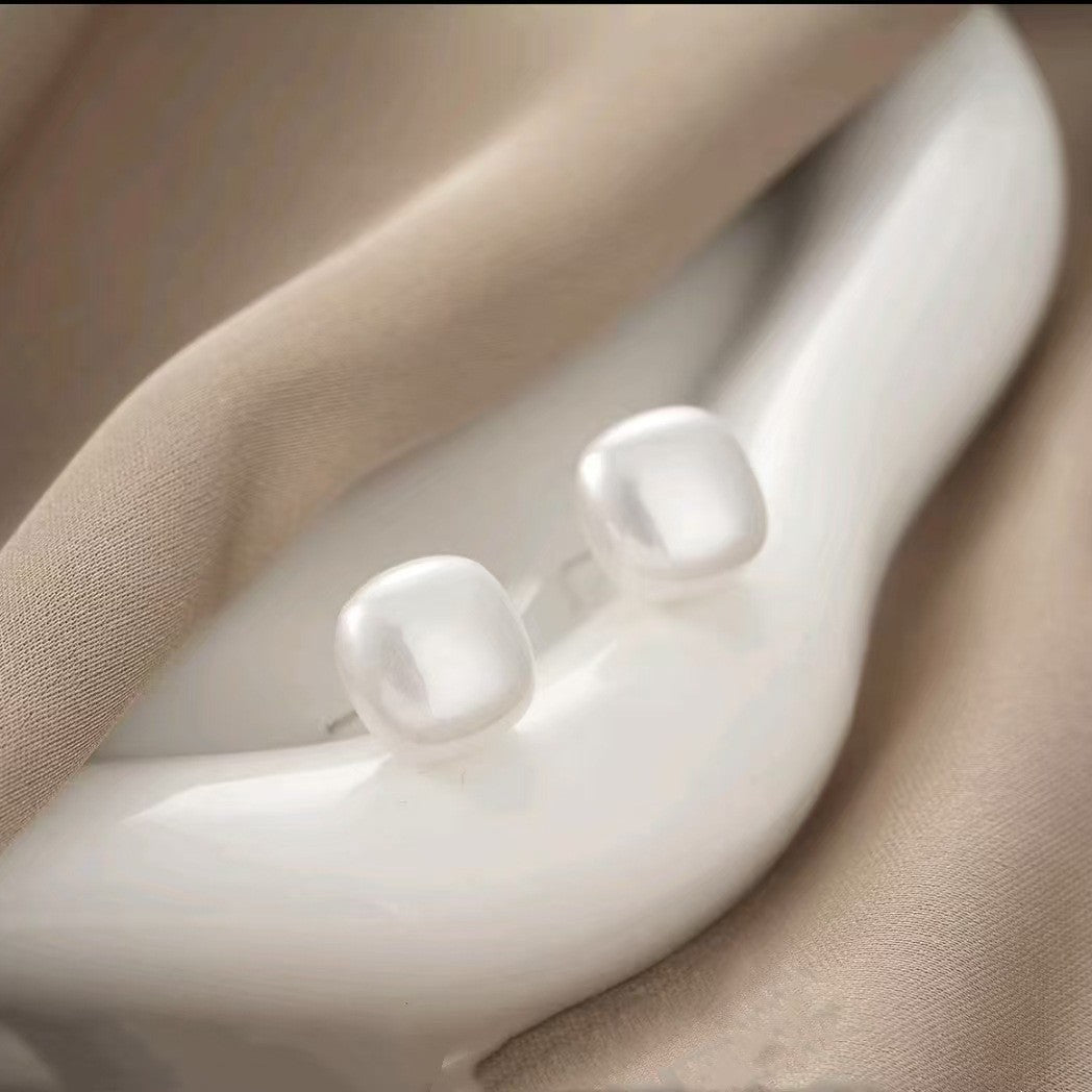 Women's Small Sugar Cube Pearl For Light Luxury Minority Stud Earrings