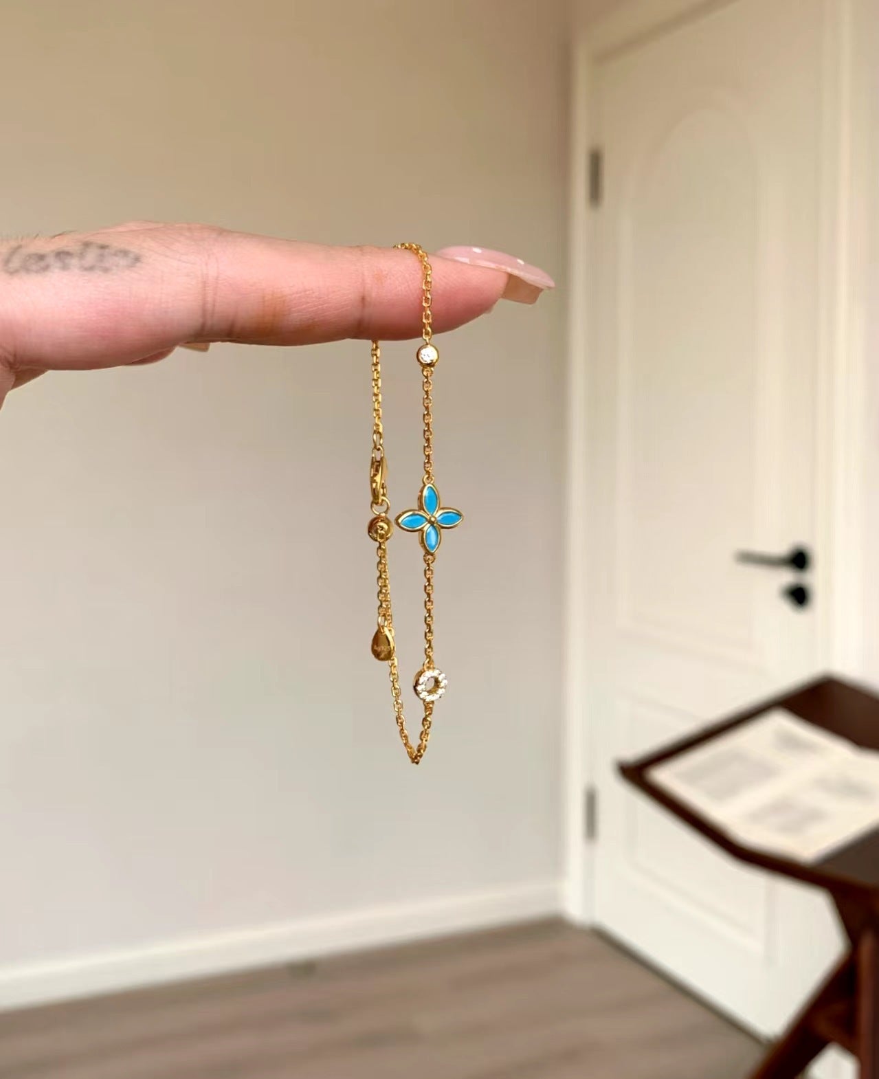 Women's Diamond Simple Exquisite Versatile Good-looking Micro Inlaid Zircon Twin Light Bracelets