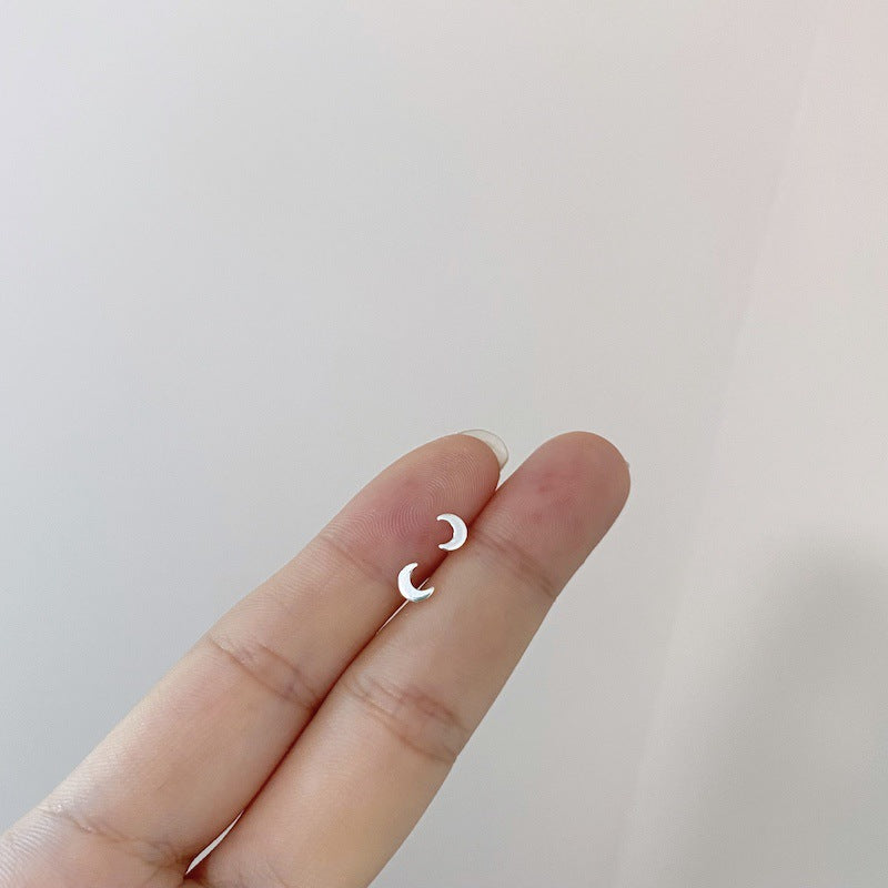 Women's Sense Week Suit Simple Small Exquisite Hollow Earrings