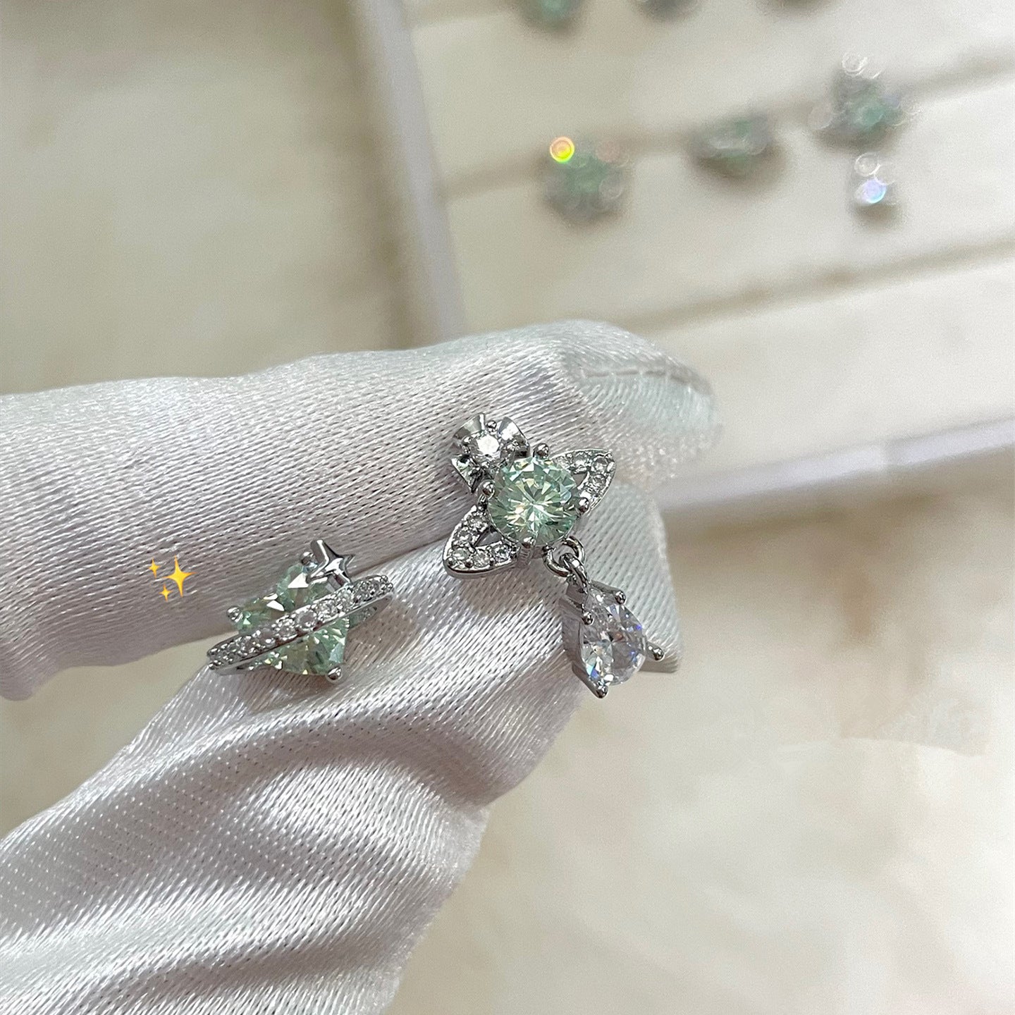 Apple Green Series Titanium Steel Flat Female Niche Stud Earrings