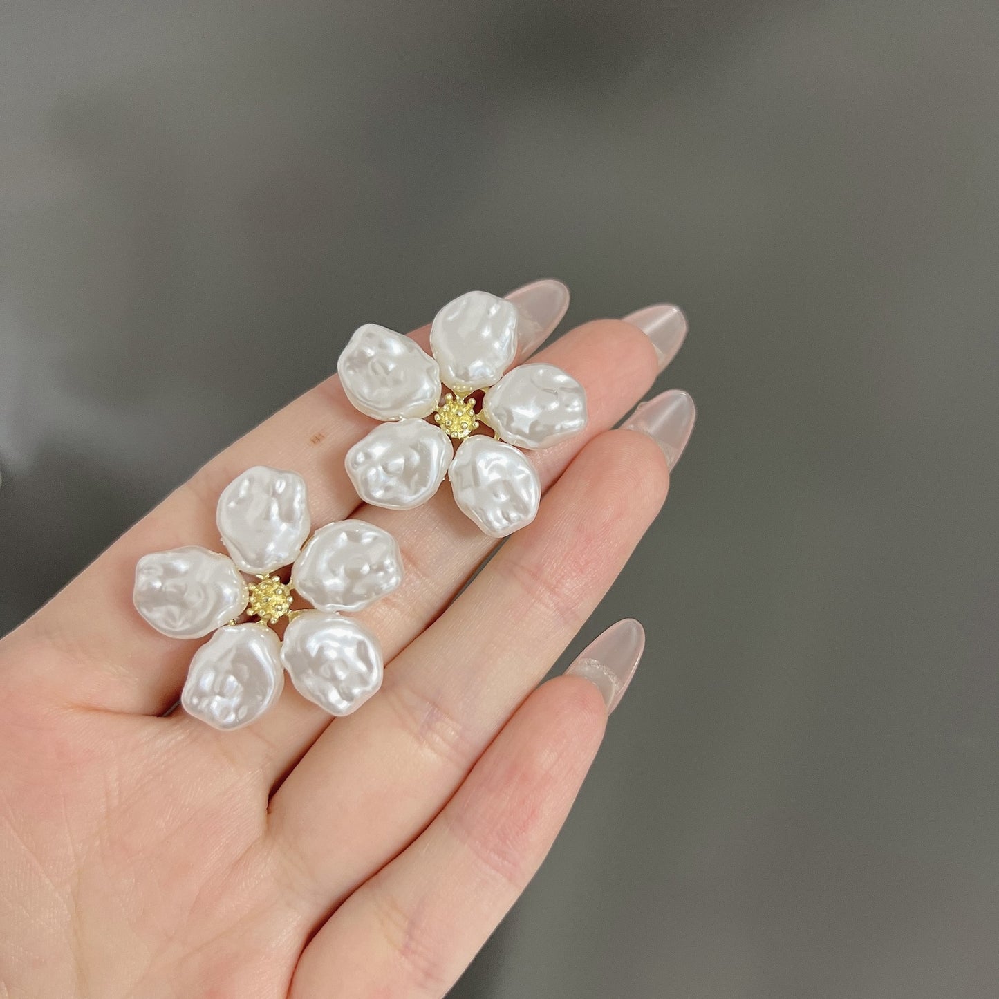 Women's Fairy Baroque Flower Pearl Fashion Gentle Earrings