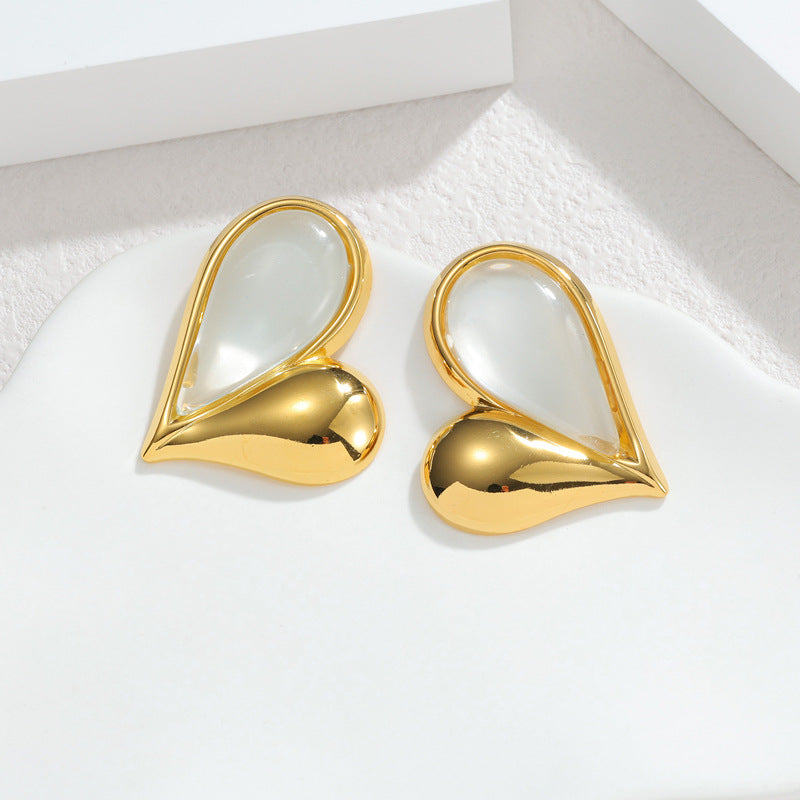 Women's Contrast Color Love Heart Gold Minority Fashion Stud Earrings