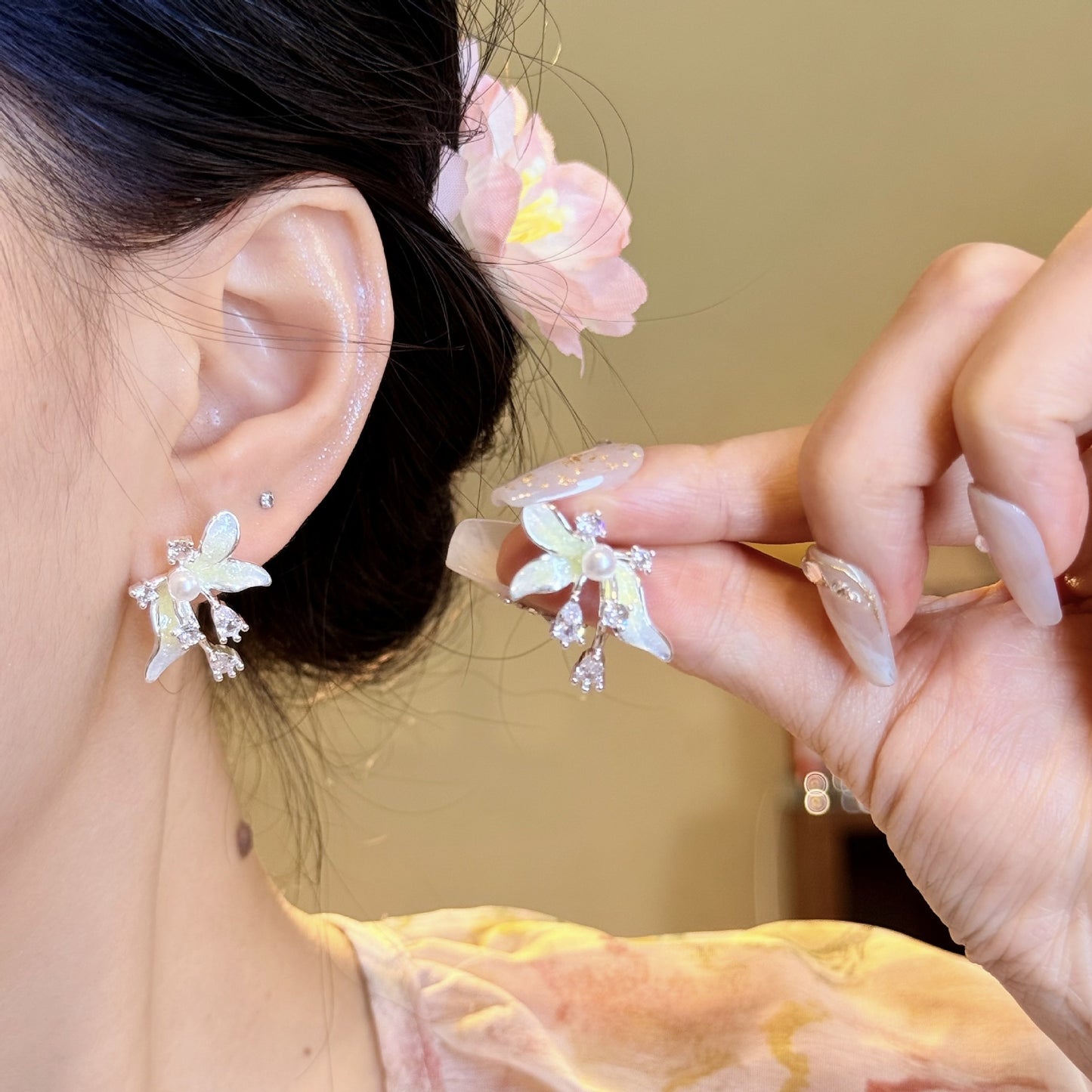 Flash Gradient Flower-de-luce Zircon Stamen Gentle Petals Female Fresh Style Stud Earrings