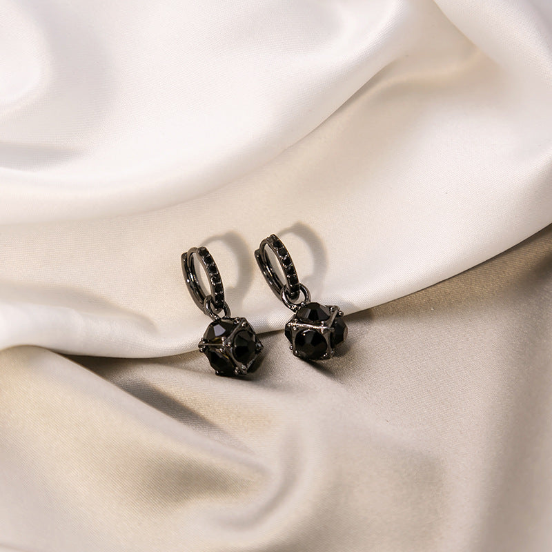 Retro Square Black Crystal Ear Clip High-grade Light Luxury Geometric Rings